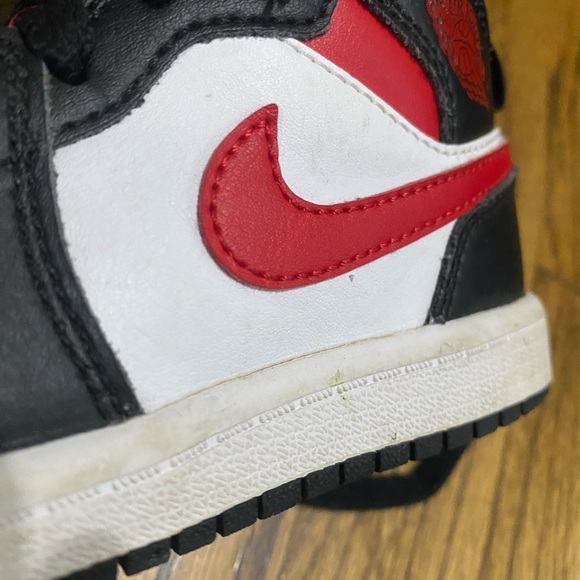 Nike Air Jordan 1 Sneakers - Picture 6 of 10